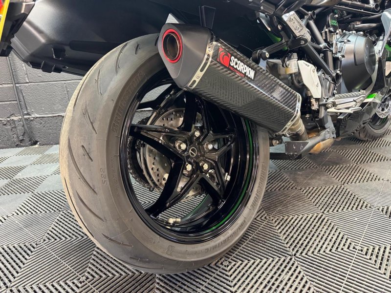 KAWASAKI Ninja H2