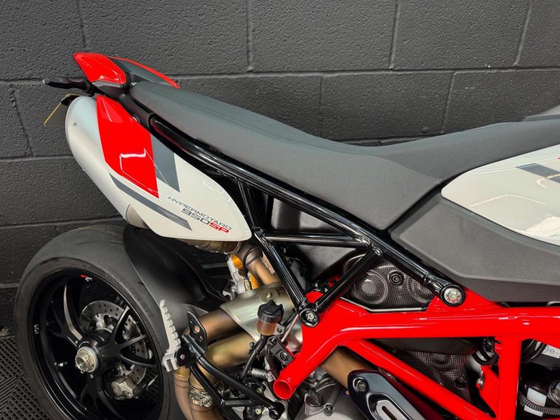 DUCATI Hypermotard