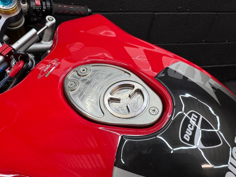 DUCATI 999