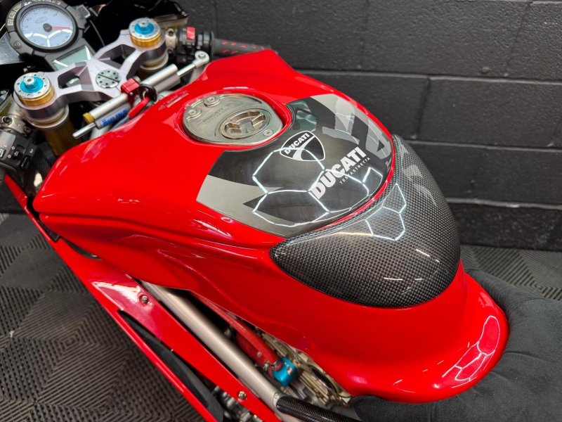 DUCATI 999