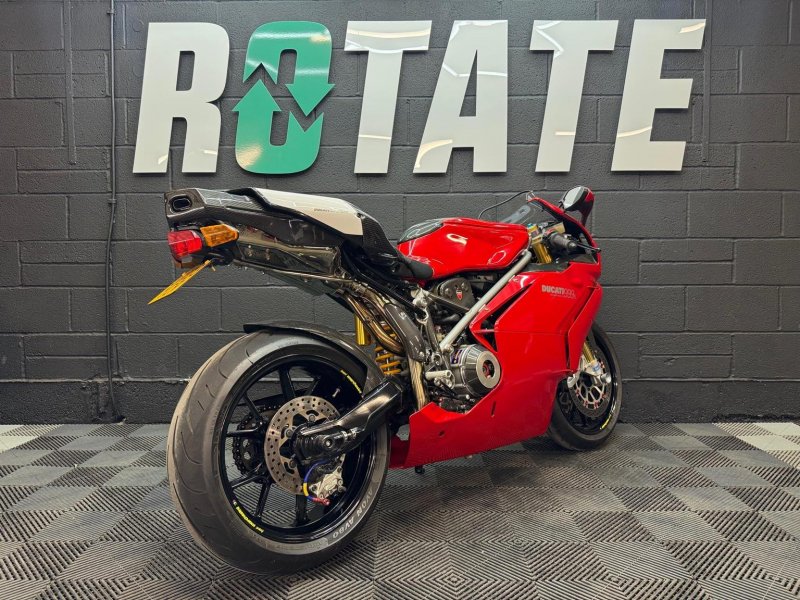 DUCATI 999