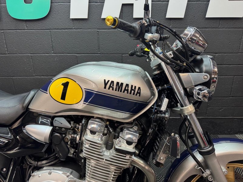 YAMAHA XJR1300