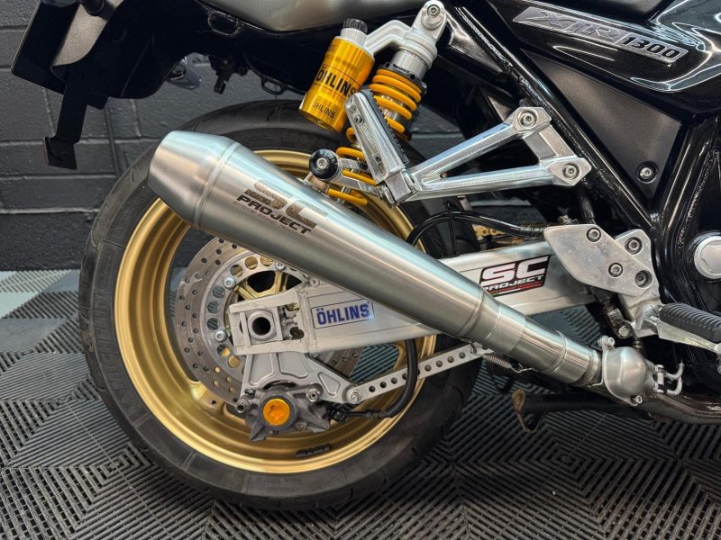 YAMAHA XJR1300