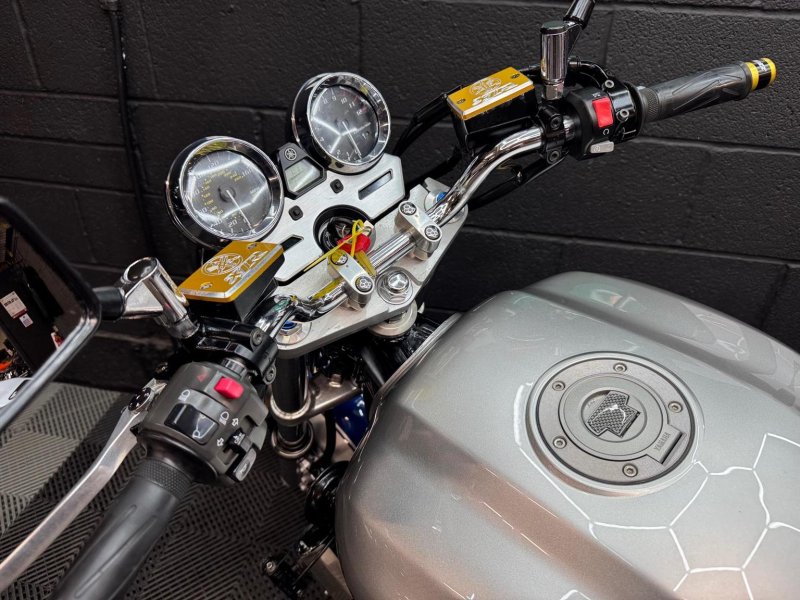 YAMAHA XJR1300