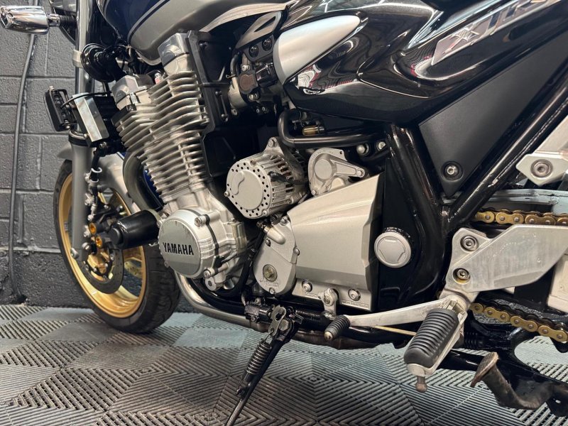 YAMAHA XJR1300