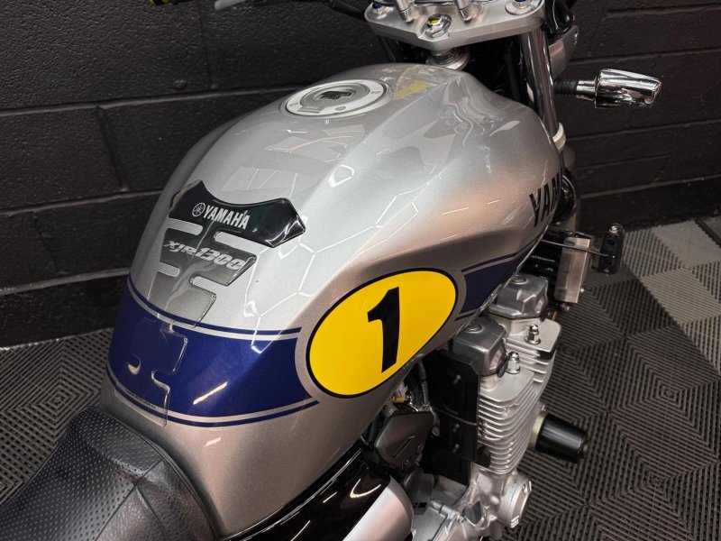 YAMAHA XJR1300