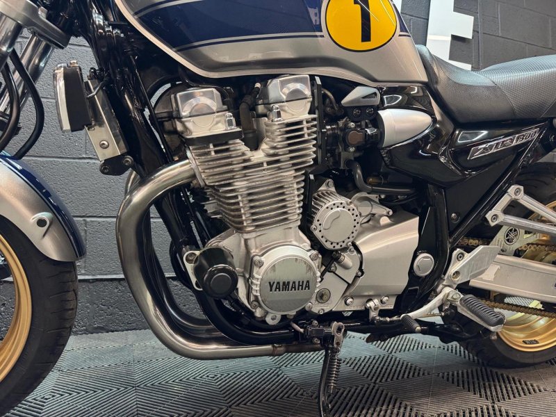 YAMAHA XJR1300