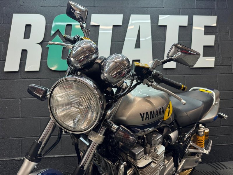 YAMAHA XJR1300