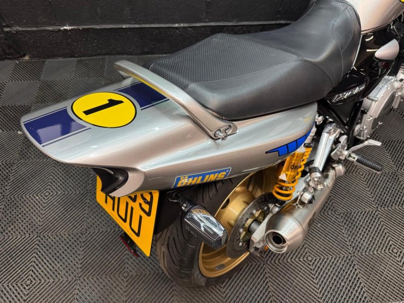 YAMAHA XJR1300