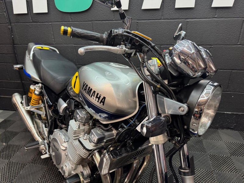 YAMAHA XJR1300