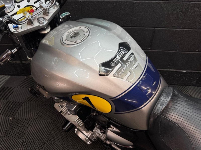 YAMAHA XJR1300