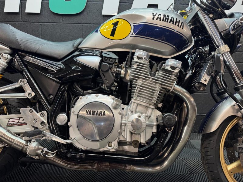YAMAHA XJR1300