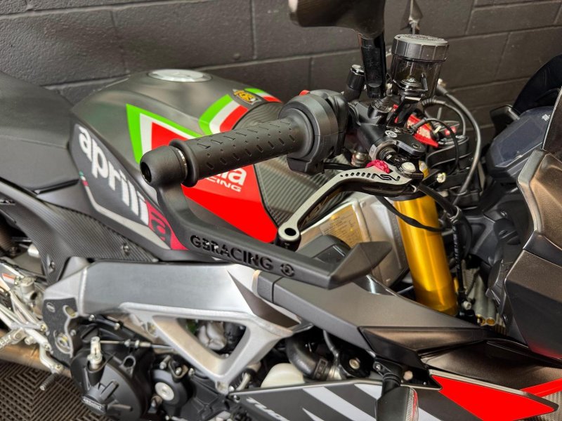 APRILIA Tuono 1100 V4