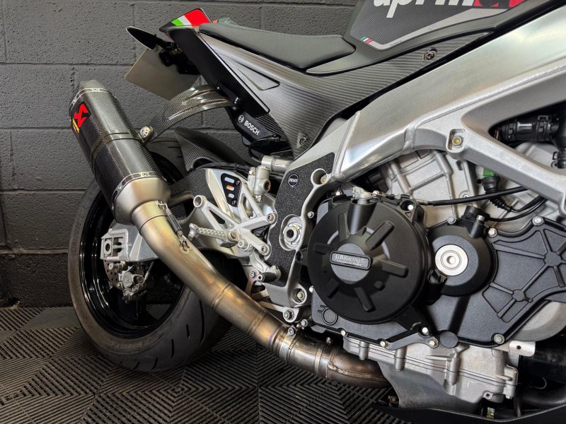 APRILIA Tuono 1100 V4