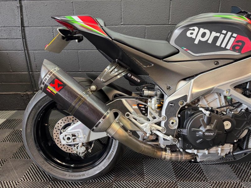 APRILIA Tuono 1100 V4