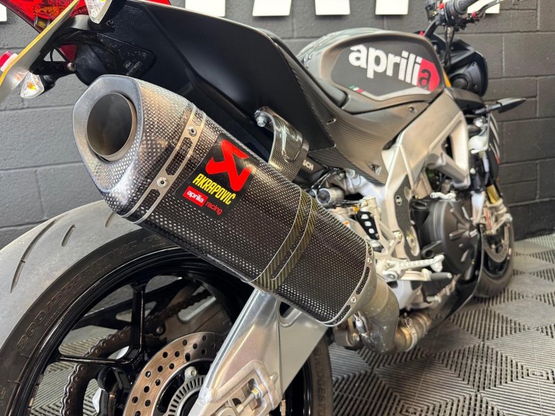 APRILIA Tuono 1100 V4