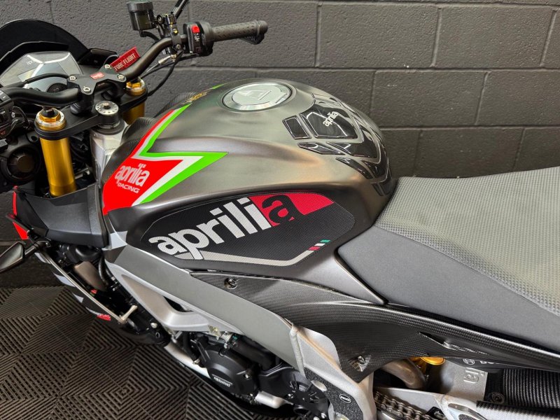 APRILIA Tuono 1100 V4