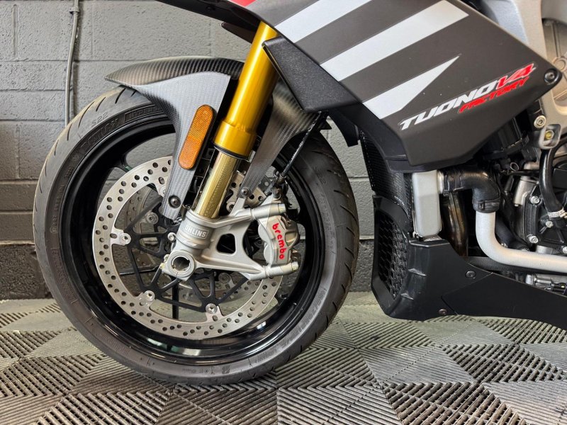 APRILIA Tuono 1100 V4