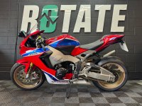 HONDA CBR1000RR Fireblade