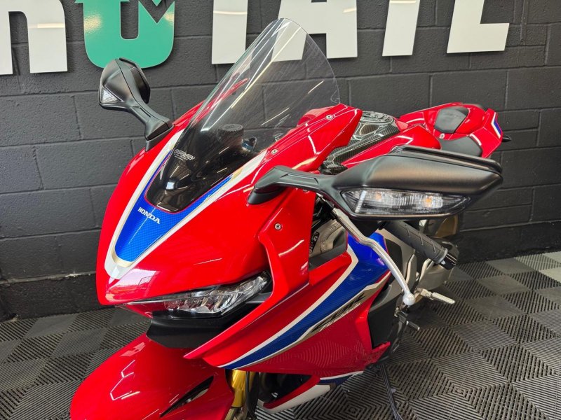 HONDA CBR1000RR Fireblade