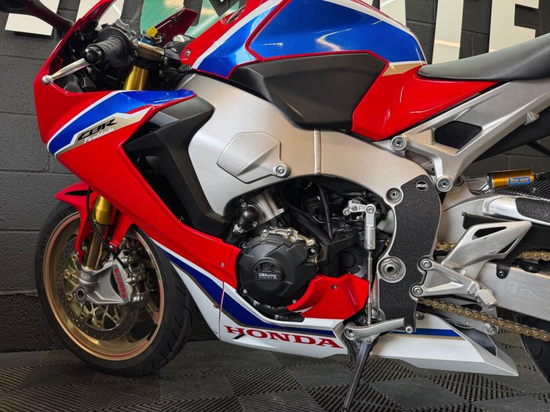 HONDA CBR1000RR Fireblade