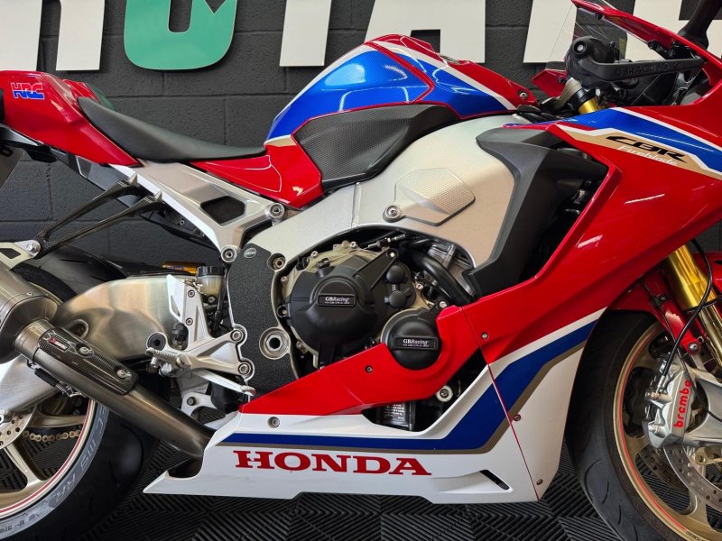 HONDA CBR1000RR Fireblade