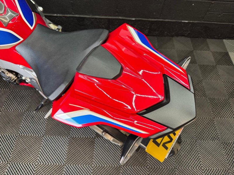 HONDA CBR1000RR Fireblade