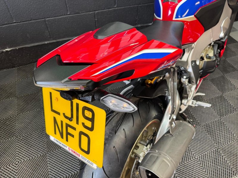 HONDA CBR1000RR Fireblade