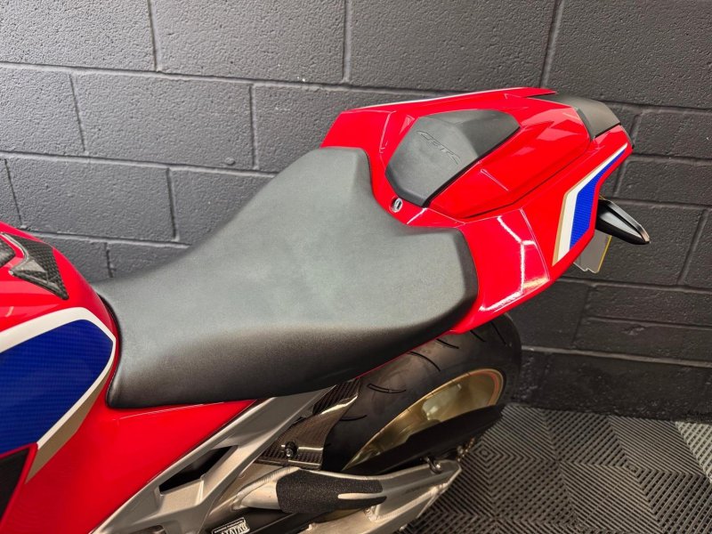 HONDA CBR1000RR Fireblade