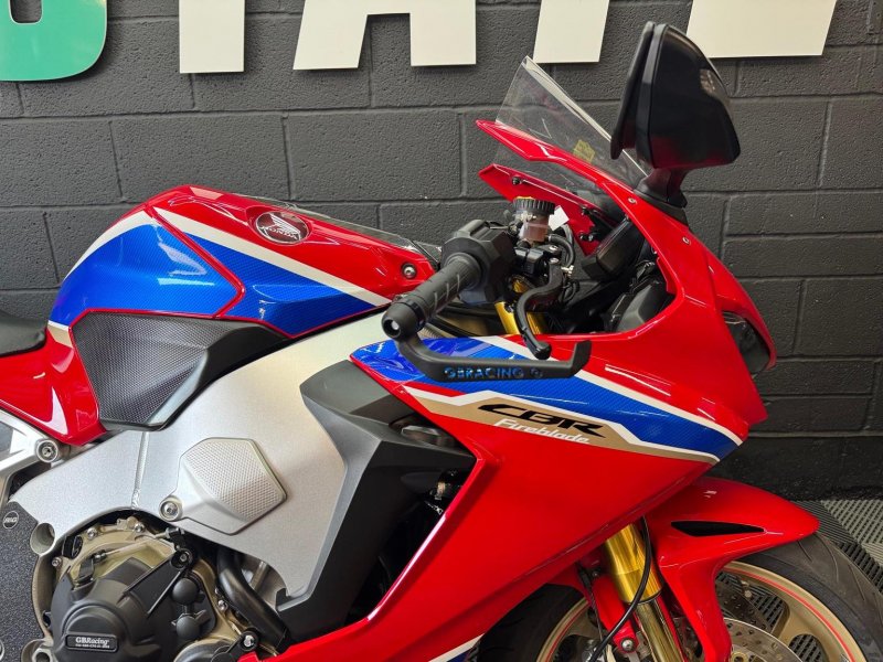 HONDA CBR1000RR Fireblade