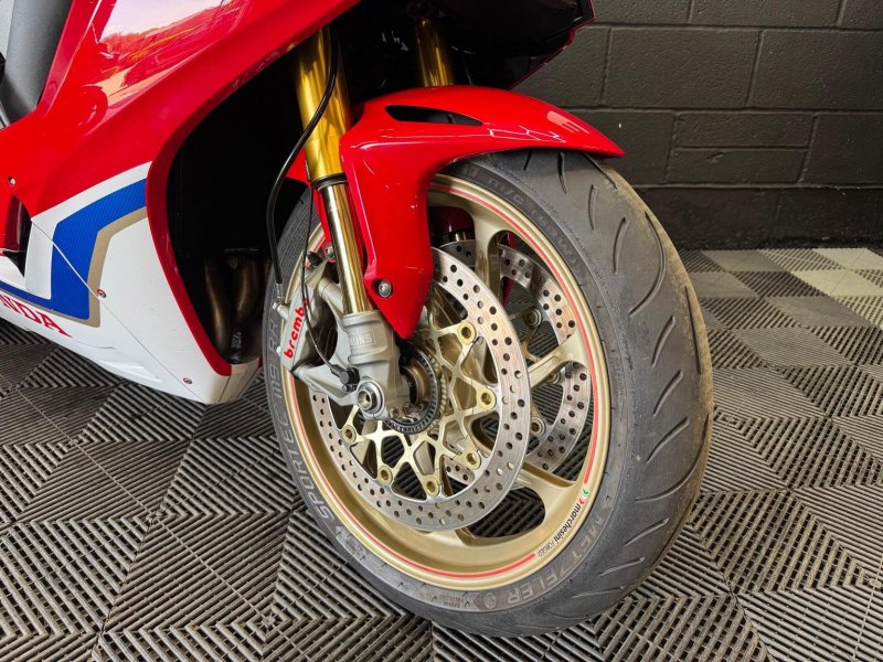 HONDA CBR1000RR Fireblade