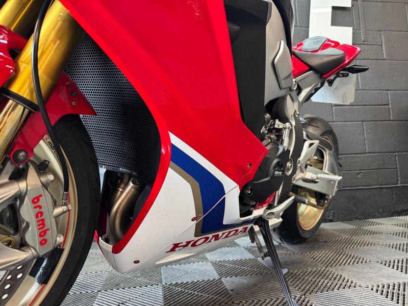 HONDA CBR1000RR Fireblade