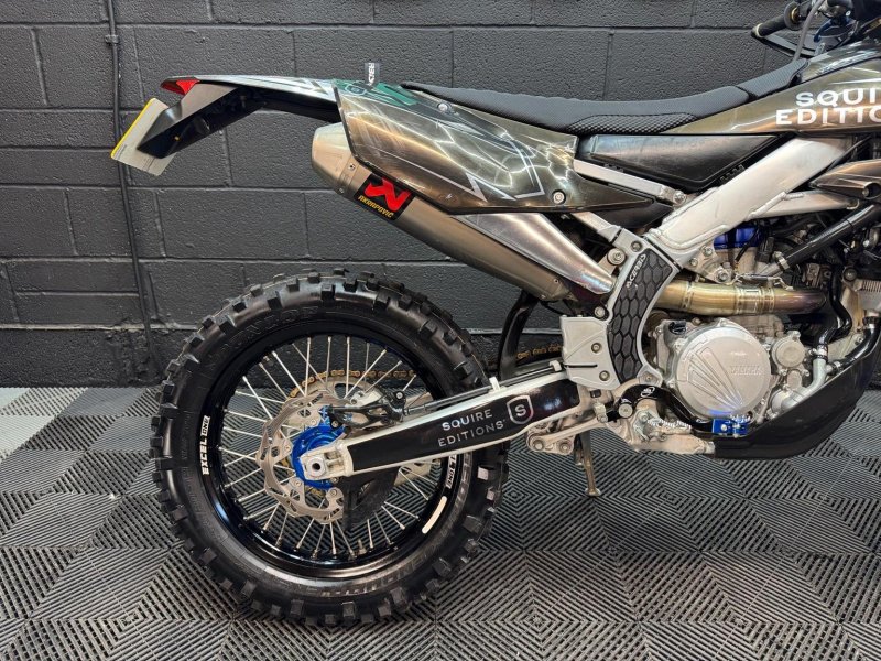 YAMAHA 