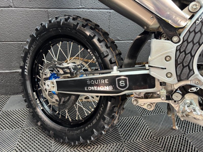 YAMAHA 
