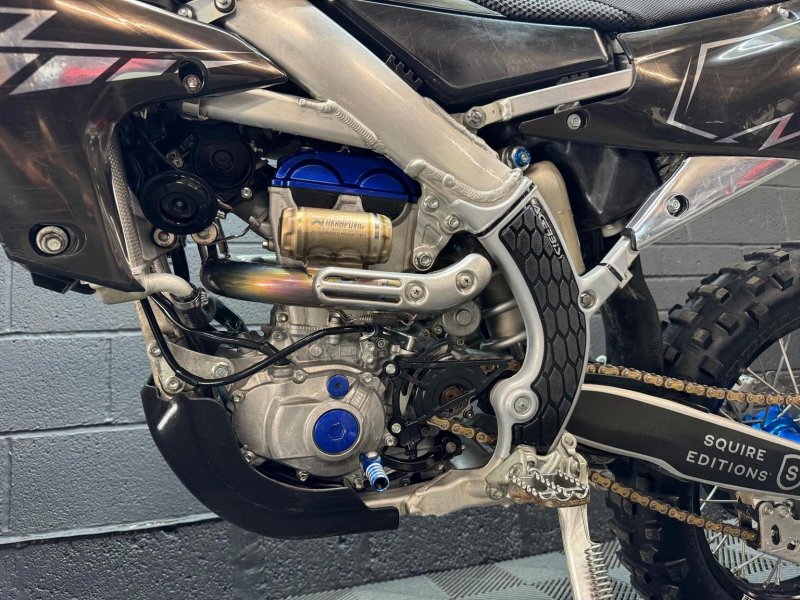 YAMAHA 