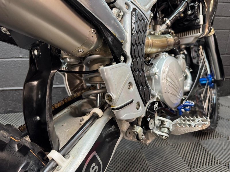 YAMAHA 