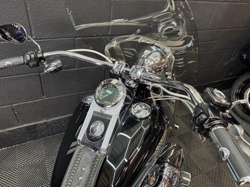 HARLEY-DAVIDSON Softail