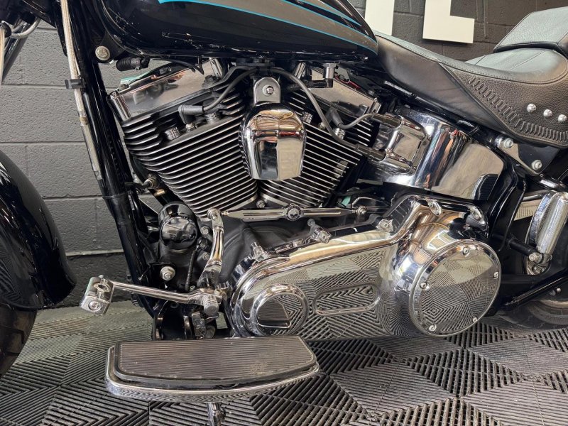 HARLEY-DAVIDSON Softail