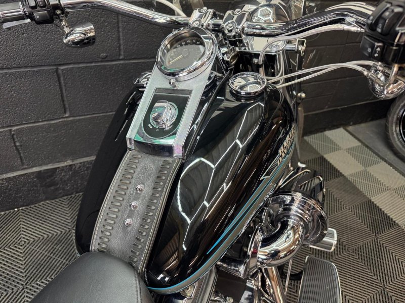 HARLEY-DAVIDSON Softail