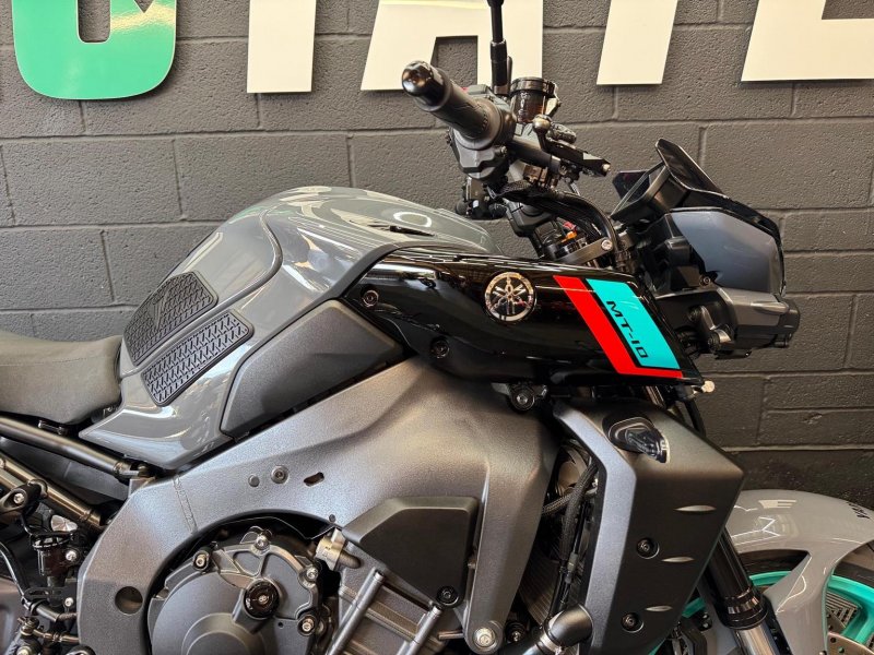 YAMAHA MT-10