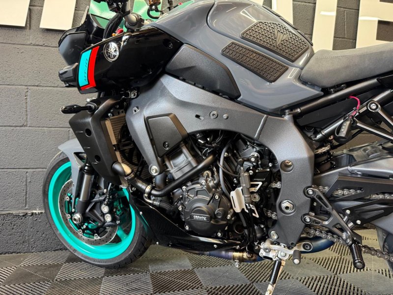 YAMAHA MT-10