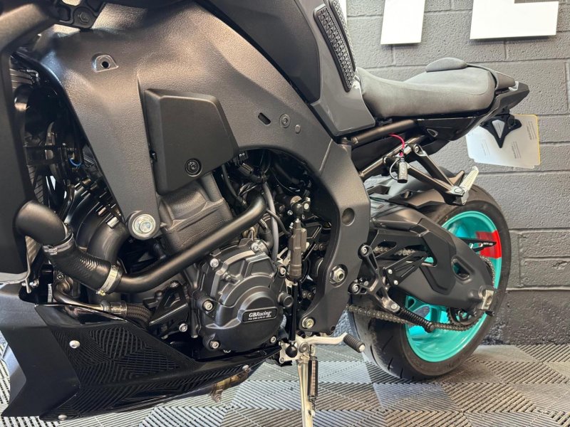 YAMAHA MT-10