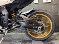 YAMAHA R1