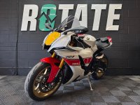 YAMAHA R1