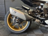 YAMAHA R1