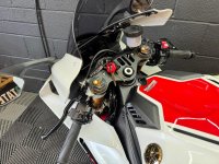 YAMAHA R1