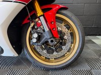 YAMAHA R1