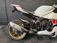 YAMAHA R1