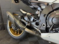 YAMAHA R1