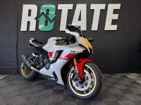 YAMAHA R1